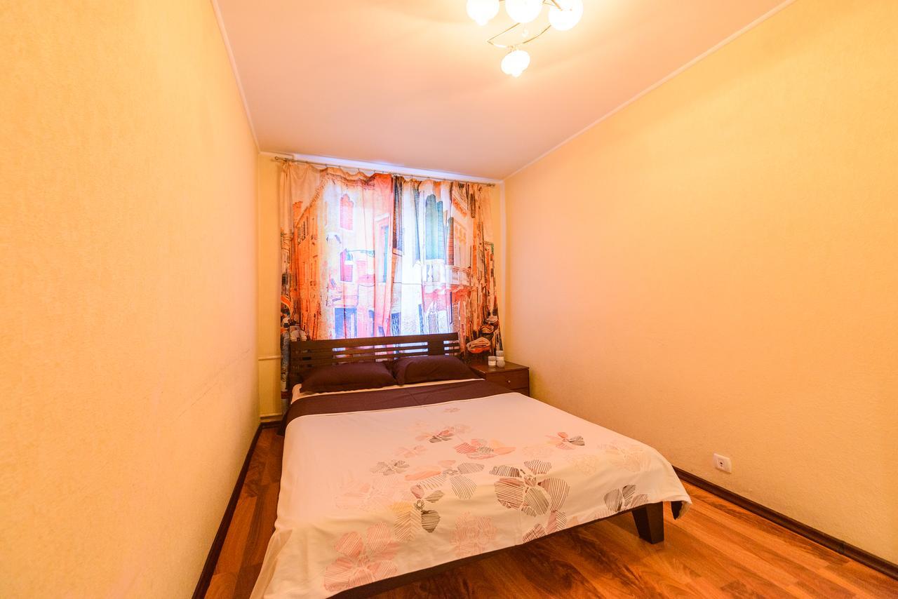 קייב Apartment On Hryhoriia Chuprynky מראה חיצוני תמונה