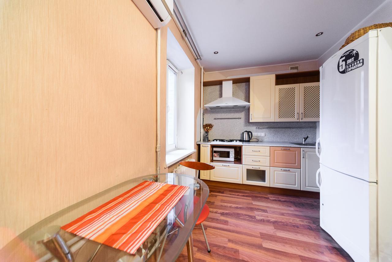 קייב Apartment On Hryhoriia Chuprynky מראה חיצוני תמונה