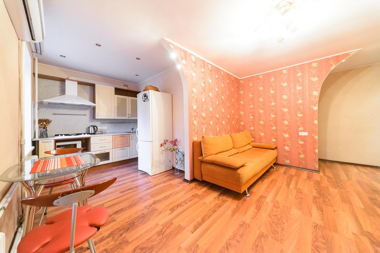 קייב Apartment On Hryhoriia Chuprynky מראה חיצוני תמונה