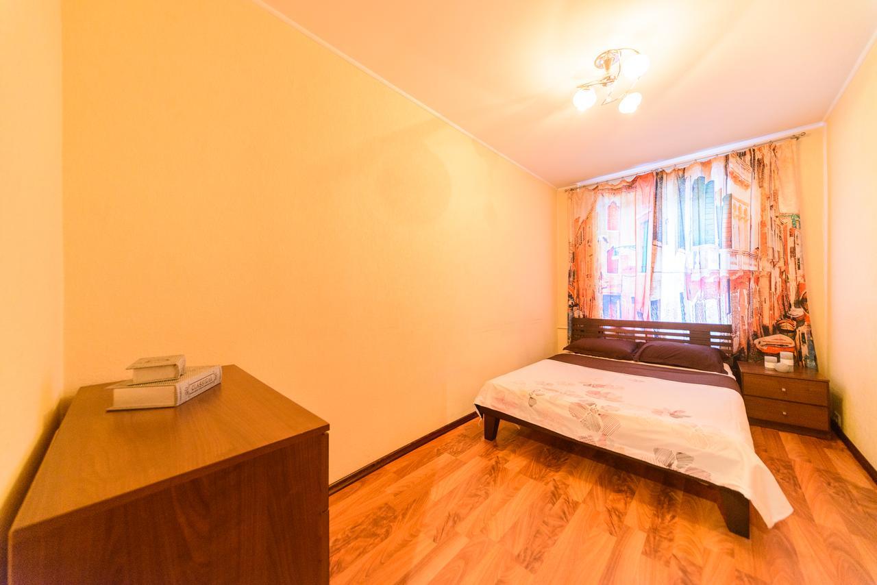 קייב Apartment On Hryhoriia Chuprynky מראה חיצוני תמונה