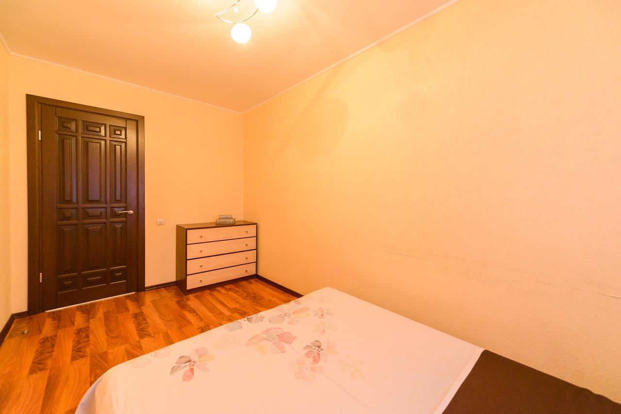 קייב Apartment On Hryhoriia Chuprynky מראה חיצוני תמונה