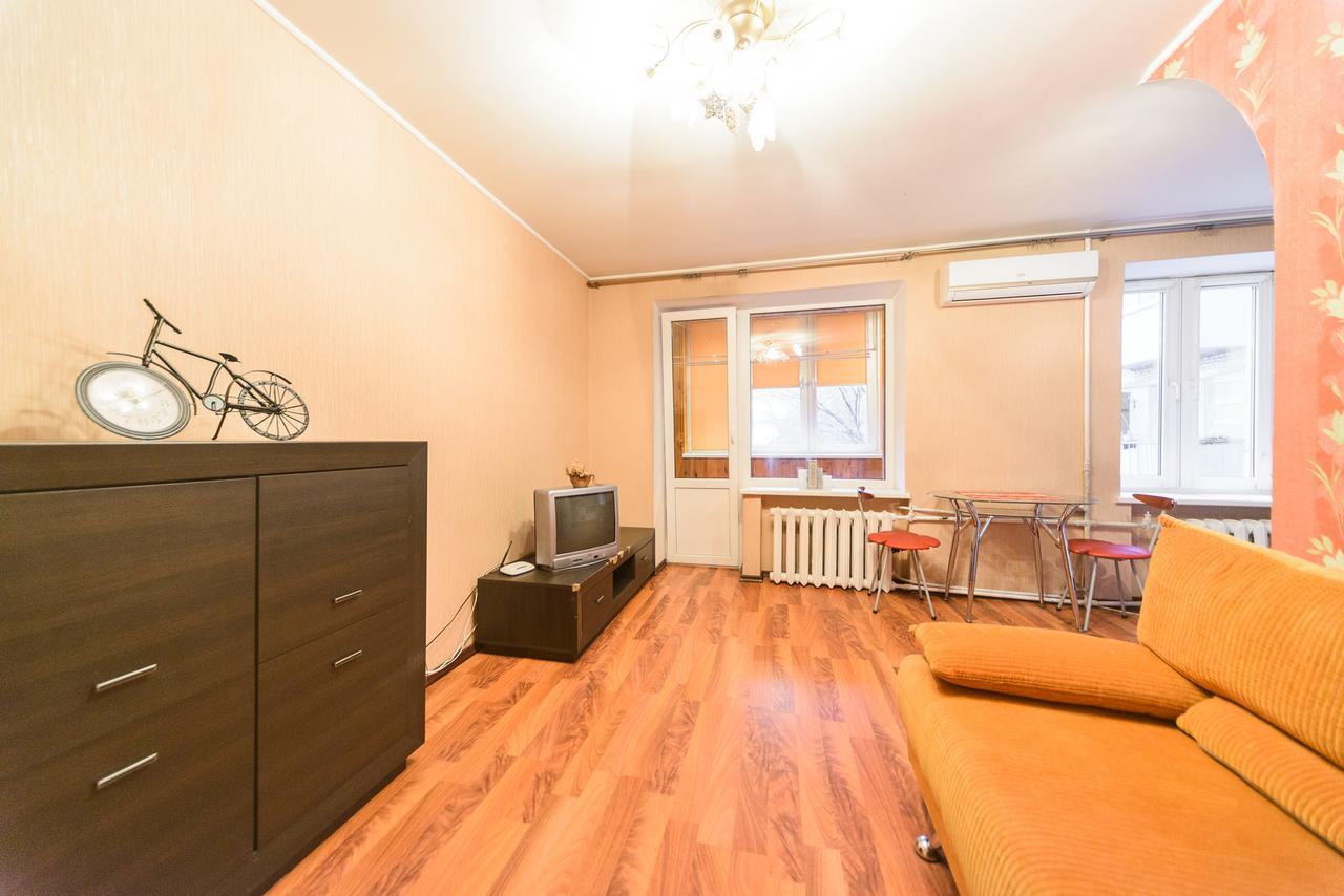 קייב Apartment On Hryhoriia Chuprynky מראה חיצוני תמונה