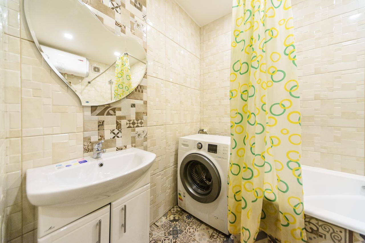 קייב Apartment On Hryhoriia Chuprynky מראה חיצוני תמונה