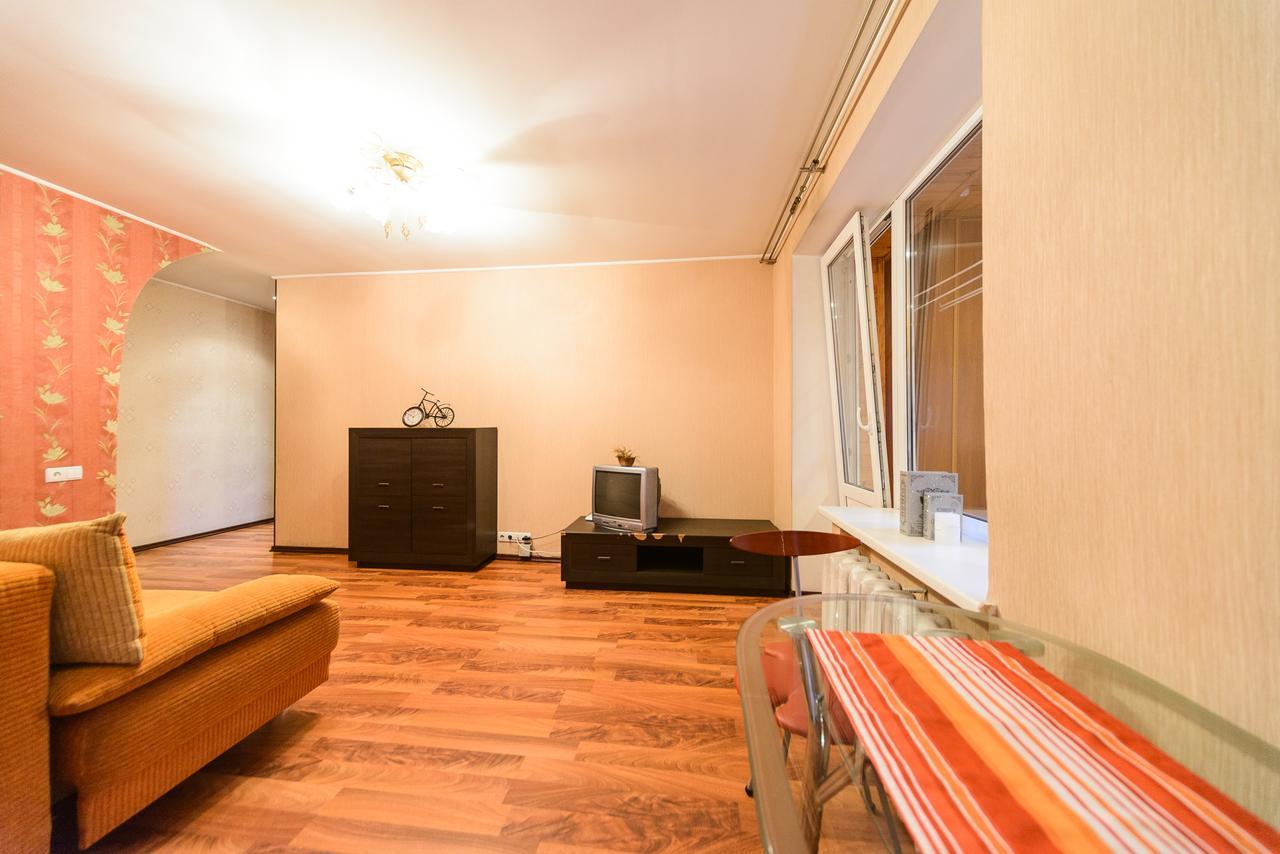 קייב Apartment On Hryhoriia Chuprynky מראה חיצוני תמונה