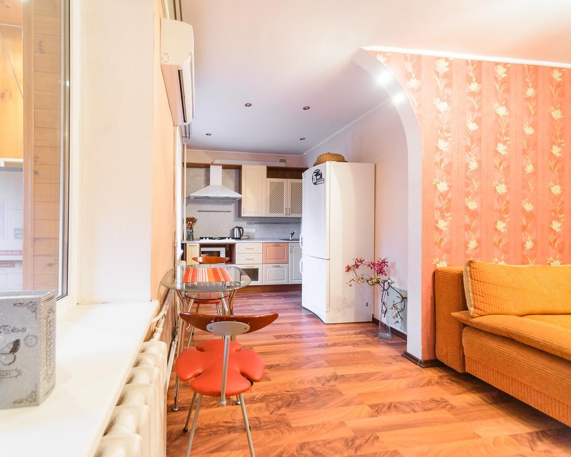 קייב Apartment On Hryhoriia Chuprynky מראה חיצוני תמונה