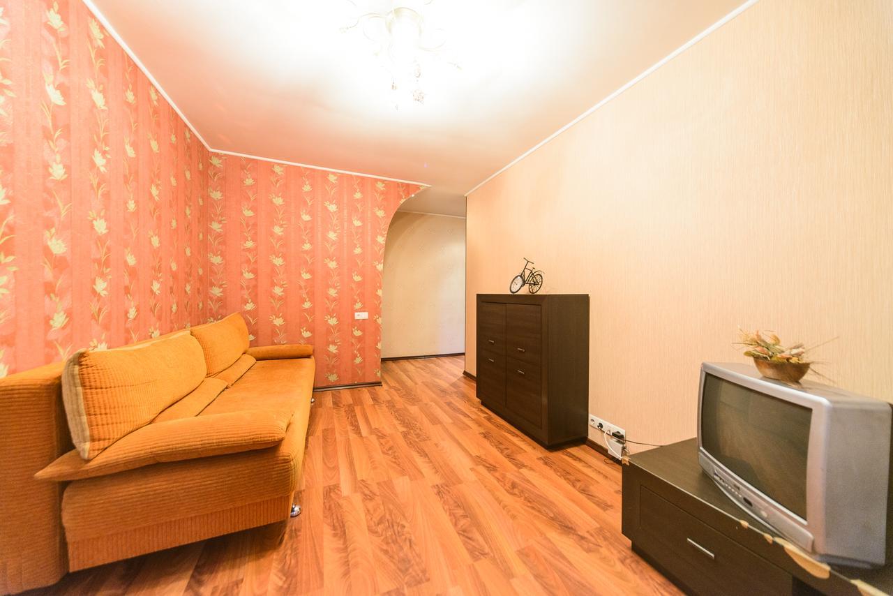 קייב Apartment On Hryhoriia Chuprynky מראה חיצוני תמונה